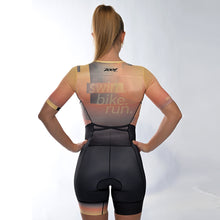 Laden Sie das Bild in den Galerie-Viewer, Zoot/DTU Triathloneinteiler Aero Full Zip "Tri Earth (Desert)" Damen
