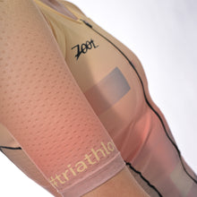 Laden Sie das Bild in den Galerie-Viewer, Zoot/DTU Triathloneinteiler Aero Full Zip "Tri Earth (Desert)" Damen