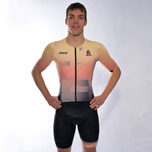 Laden Sie das Bild in den Galerie-Viewer, Zoot/DTU Triathloneinteiler Aero Full Zip "Tri Earth (Desert)" Herren