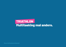 Laden Sie das Bild in den Galerie-Viewer, Triathlon Postkarte &quot;Multitasking mal anders.&quot;
